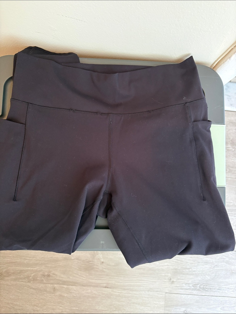 Black High-Waist Workout leggings with Side Pockets